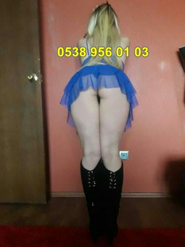 Akdeniz Escort Bayanları'ndan Muhteşem Bir Kadının İncisi: 88 Kg, 178 cm ve Göz Alıcı Kıvırcık Saçlara Sahip