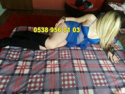 Akdeniz Escort Bayanları'ndan Muhteşem Bir Kadının İncisi: 88 Kg, 178 cm ve Göz Alıcı Kıvırcık Saçlara Sahip